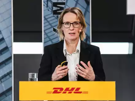 Melanie Kreis bei der DHL-Bilanzpressekonferenz 2025. - Foto: Oliver Berg/dpa