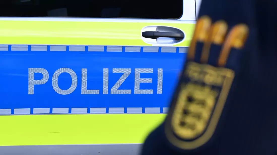 Ein Polizist ist mit seinem Motorrad bei einem Fahrsicherheitstraining verunglückt und gestorben. (Symbolbild) - Bild: Bernd Weißbrod/dpa