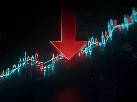 Ein roter Pfeil zeigt steil nach unten durch eine digitale Börsenkursgrafik, die einen starken Rückgang symbolisiert. - Foto: über boerse-global.de