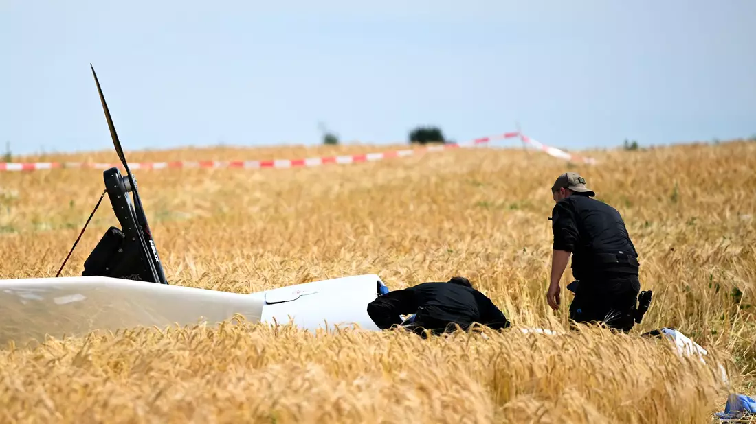 Zwei Menschen starben bei dem absturz- - Bild: Florian Wiegand/dpa