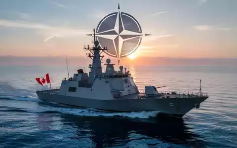 Ein modernes Marineschiff mit kanadischer Flagge, das auf dem Wasser fährt, im Hintergrund ein NATO-Emblem bei Sonnenaufgang. - Foto: über boerse-global.de