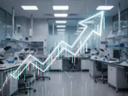 Ein stilisierter, leuchtender Aufwärtspfeil vor dem unscharfen Hintergrund eines modernen Labors, der einen starken Kursanstieg symbolisiert. - Foto: über boerse-global.de