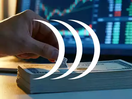 Eine Hand legt eine Aktienurkunde auf einen Stapel, mit unscharfen Finanzdaten im Hintergrund. - Foto: über boerse-global.de