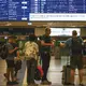 Bundesweit ist der Verkehr der Deutschen Bahn eingestellt. - Bild: Christoph Reichwein/dpa