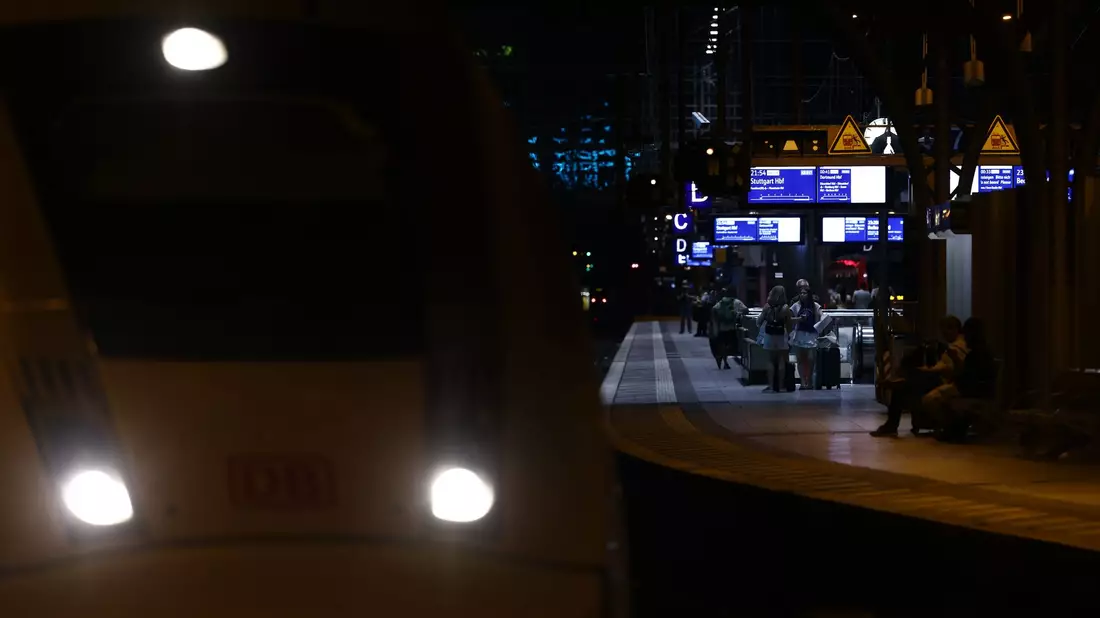 Bundesweit standen am Abend die Züge still. - Bild: Rolf Vennenbernd/dpa