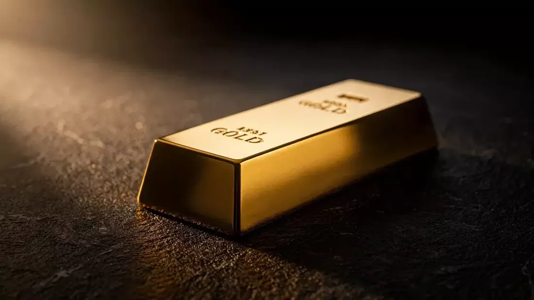 Oro en caída pese a récord de demanda china y de bancos centrales