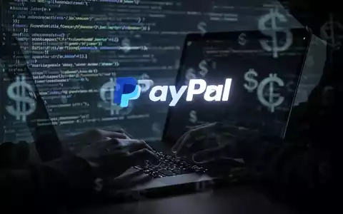 Hands typing on a laptop, with a PayPal logo on the screen, surrounded by digital code reflecting cybercrime. - Foto: über boerse-global.de