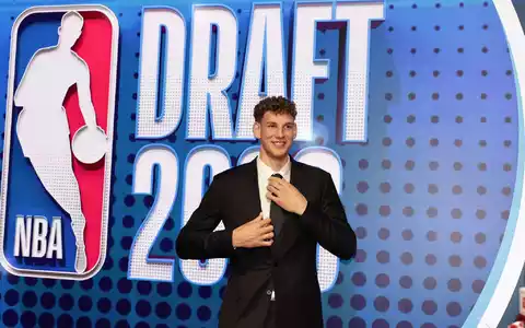 Hannes Steinbach spielt zukünftig in der NBA. - Foto: Adam Hunger/AP/dpa