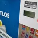 An fast 200.000 Zigarettenautomaten in Deutschland wird nach Angaben von Euro Kartensysteme beim Bezahlen mit der Girocard geprüft, ob der Käufer oder die Käuferin wie erforderlich volljährig ist. (Symbolbild) - Bild: Jan Woitas/dpa