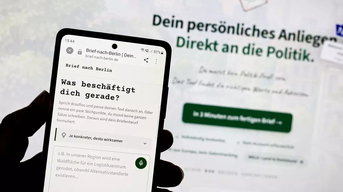 Das Portal soll helfen, sich an Politiker zu wenden. - Bild: Moritz Frankenberg/dpa