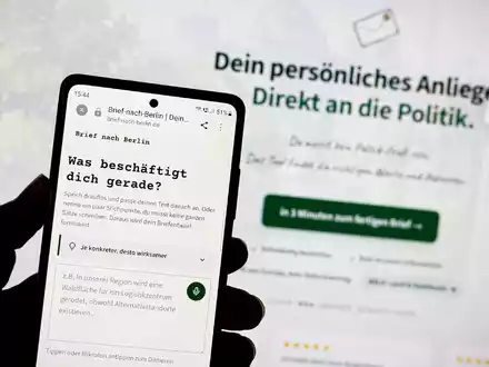 Das Portal soll helfen, sich an Politiker zu wenden. - Foto: Moritz Frankenberg/dpa