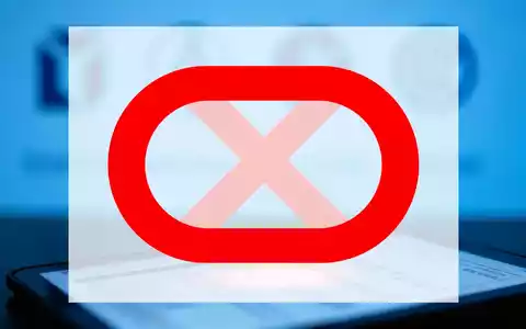 Ein rotes 'X' über verschwommenen Microsoft- und Oracle-Logos, das ein gescheitertes Geschäft symbolisiert, mit Finanzdokumenten im Vordergrund. - Foto: über boerse-global.de