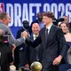 Hannes Steinbach freut sich mit seinem Vater Burkhard. - Bild: Yuki Iwamura/AP/dpa