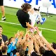 Luka Modric wurde von seinen Teamkollegen für sein 200. Länderspiel gefeiert. - Bild: Chris Young/Canadian Press via ZUMA Press/dpa