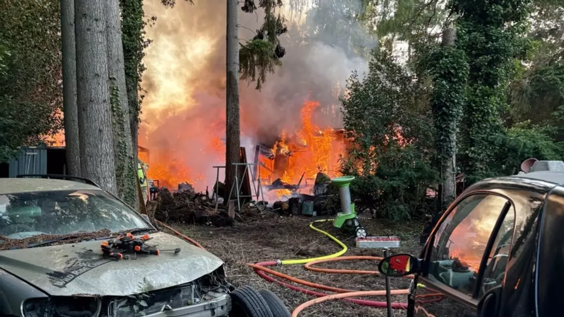 FW-PI: Wohnhausbrand in Quickborn - Über 100 Einsatzkräfte mehrere Stunden im Einsatz - Bild: presseportal.de
