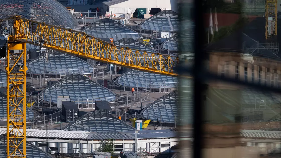 Der neue Stuttgarter Hauptbahnhof bleibt noch einige weitere Jahre eine Baustelle.  - Bild: Marijan Murat/dpa