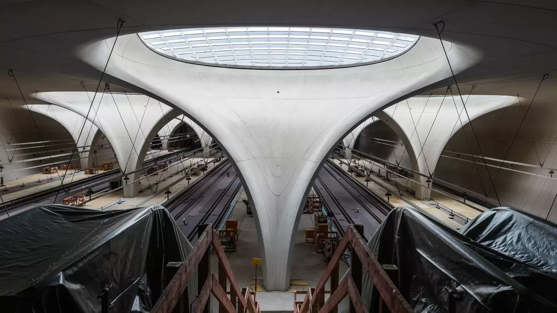 Innen sieht der Stuttgarter Tiefbahnhof recht fertig aus, bis er aber in Betrieb geht, wird es noch gut fünf Jahre dauern. (Archivbild) - Bild: Christoph Schmidt/dpa