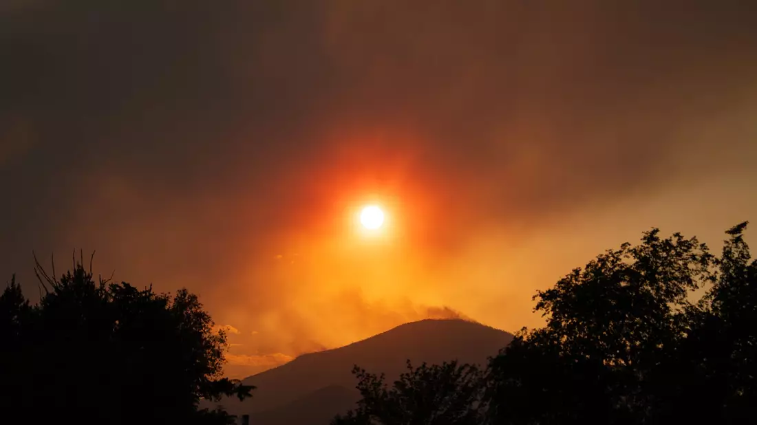 Ein Waldbrand in Utah hat sich weiter ausgebreitet. - Bild: Charles Mcclintock Wilson/ZUMA Press Wire/dpa