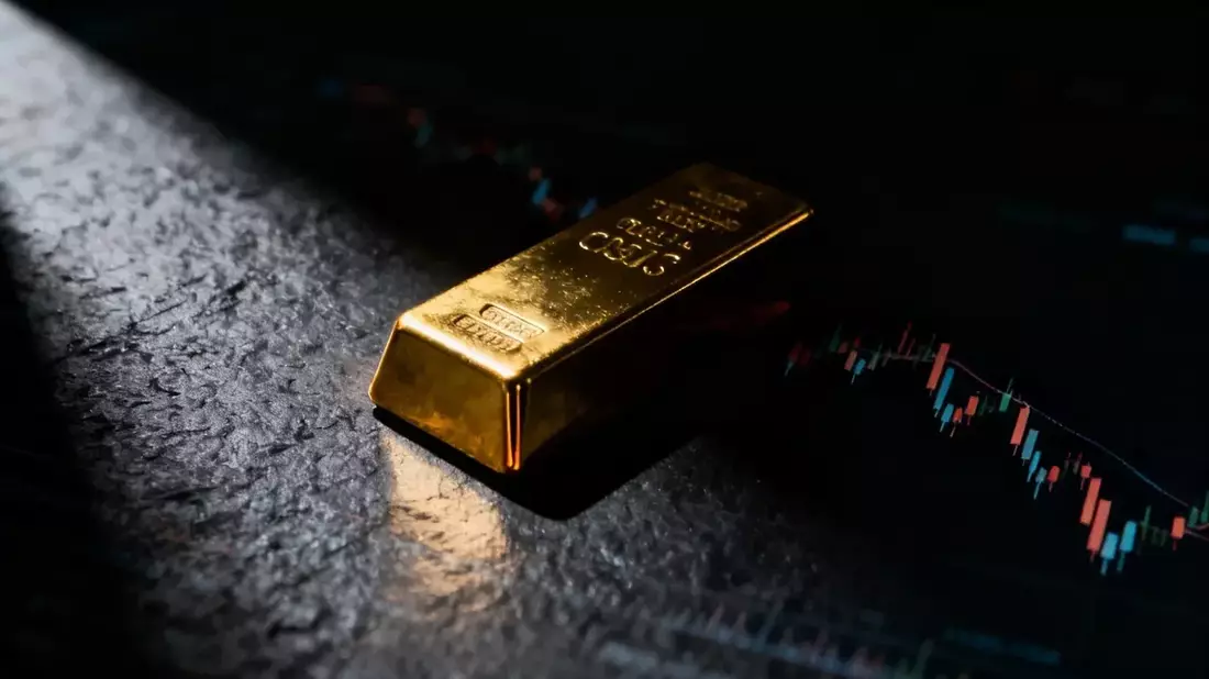 Deutsche Bank recorta su previsión del oro a 4.300 dólares por la Fed