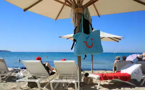 Bei Tui weiter gefragt: Urlaub am Mittelmeer. (Symbolbild) - Foto: Clara Margais/dpa/dpa-tmn