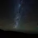 Die Milchstraße erstreckt sich über den Nachthimmel - hier von der Atacama-Wüste aus gesehen. (Archivbild) - Bild: Esteban Felix/AP/dpa