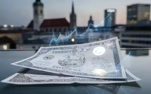 Nahaufnahme eines stilisierten Aktienzertifikats oder digitaler Finanzdaten mit verschwommener Münchner Skyline im Hintergrund. - Foto: über boerse-global.de