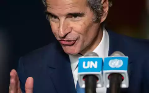 IAEA-Chef Grossi verwies auf die US-iranische Rahmenvereinbarung, wonach das Uran unter der IAEA-Aufsicht zumindest verdünnt werden soll. (Archivbild) - Foto: Yuki Iwamura/AP/dpa