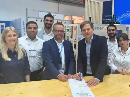 Auftakt einer langfristigen Zusammenarbeit: MVV Trading und MaxSolar schließen ersten Festpreis-Vertrag für die hybride Vermarktung einer grünen PV/BESS-Co-Location - Foto: presseportal.de