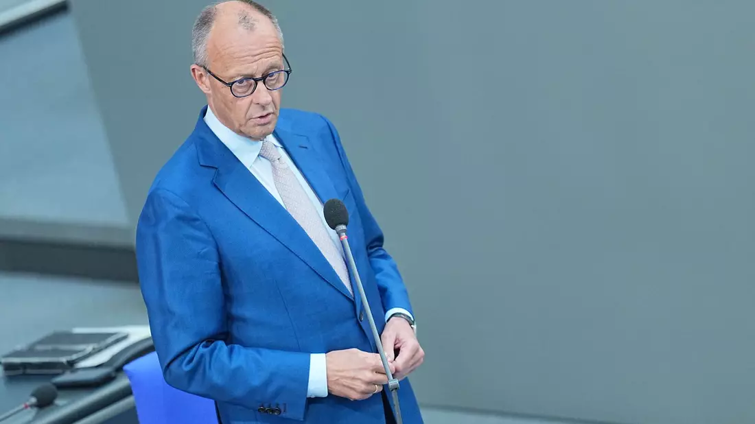 Bundeskanzler Friedrich Merz ist bei der Rente zuversichtlich.  - Bild: Michael Kappeler/dpa