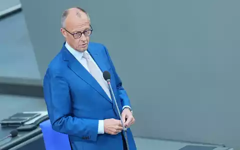 Bundeskanzler Friedrich Merz ist bei der Rente zuversichtlich.  - Foto: Michael Kappeler/dpa