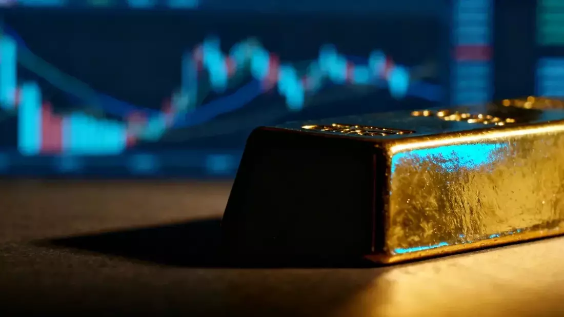 Deutsche Bank Slashes Gold Forecast by 20% as Fed Hawkishness Weighs