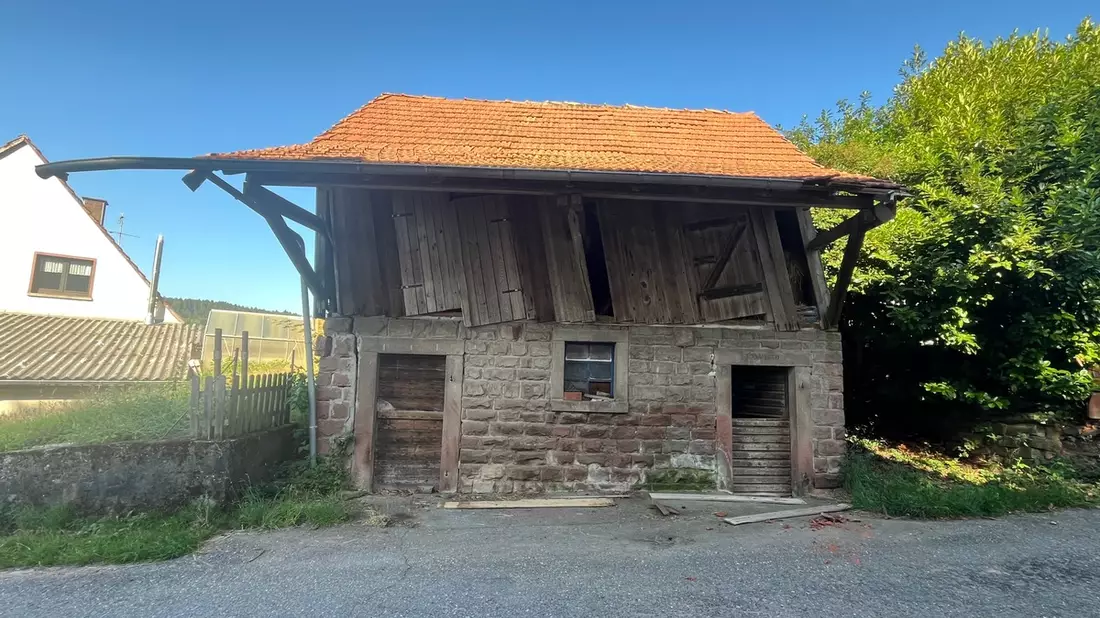 POL-MA: Eberbach/Rhein-Neckar-Kreis: Müllfahrzeug rammt Scheune - Bild: presseportal.de