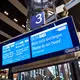 Nach dem bundesweiten Ausfall im Bahnbetrieb kam es am Morgen noch zu Verspätungen.  - Bild: Michael Ukas/dpa