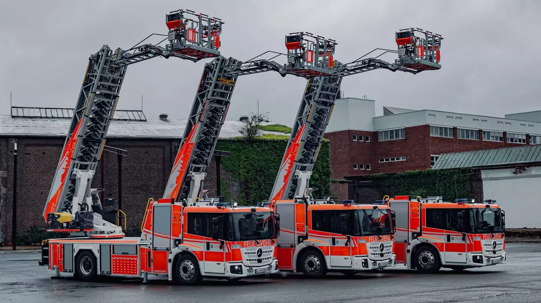 FW-GL: Presseeinladung - Feuerwehr Bergisch Gladbach stellt dritte Drehleiter in Dienst - Bild: presseportal.de