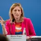 Familienministerin Prien ist für eine gesetzliche Altersgrenze von 13 Jahren für die eigenständige Nutzung eigener Social-Media-Konten. - Bild: Michael Kappeler/dpa