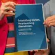Die Expertenkommission «Kinder und Jugendschutz in der digitalen Welt» hat insgesamt 56 Empfehlungen. - Bild: Michael Kappeler/dpa