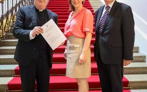 Schutz für Maria Vesperbild: CSU-Fraktion nimmt Petition gegen geplante Windenergieflächen entgegen - Foto: presseportal.de
