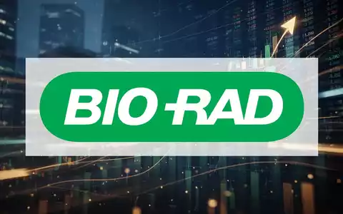 Abstrakte, atmosphärische Szene, die einen Börsengang darstellt, mit verschwommenen Lichtern und Linien, die Aktivität und Wachstum andeuten. - Foto: über boerse-global.de