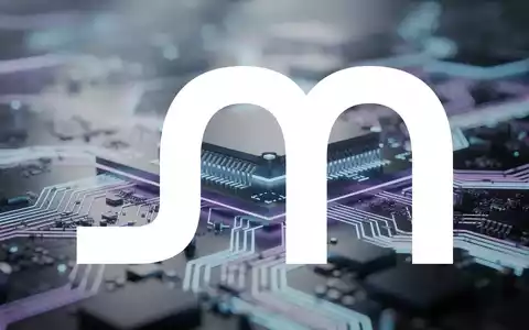 Abstrakte Darstellung von Halbleitertechnologie mit leuchtenden Schaltkreisen in Blau- und Violetttönen, die Innovation und Datenfluss symbolisieren. - Foto: über boerse-global.de