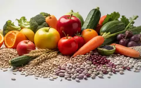 Eine stilvolle Anordnung von Obst, Gemüse, Vollkornprodukten und Hülsenfrüchten, die eine ausgewogene Ernährung symbolisieren. - Foto: über boerse-global.de