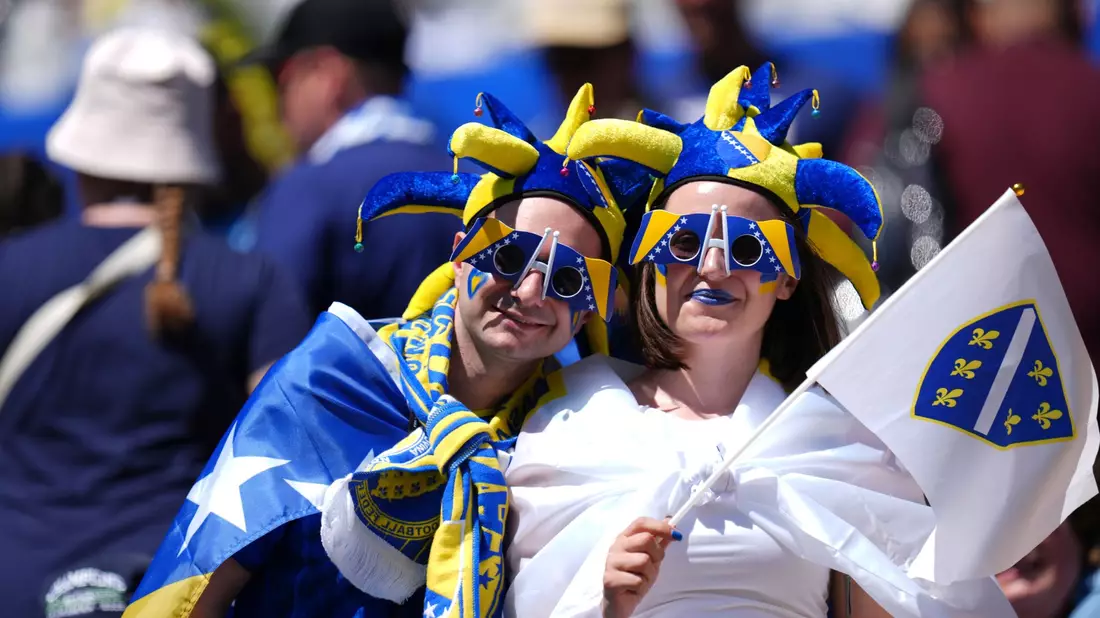 Die Bosnier hatten viel Unterstützung in Seattle. - Bild: Manu Fernandez/AP/dpa