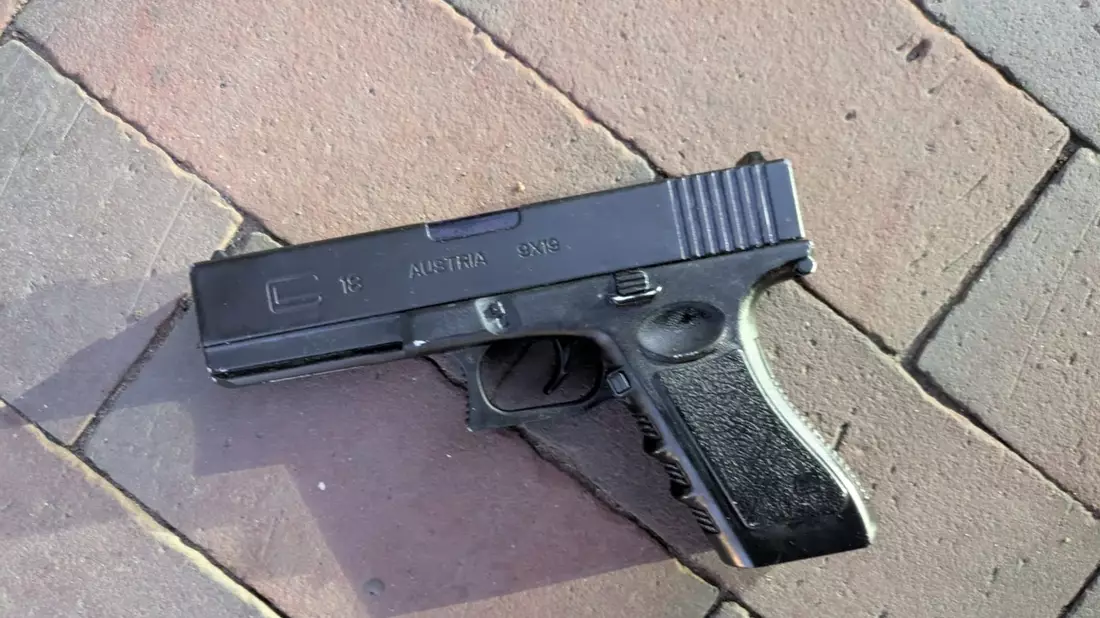 POL-HRO: Jugendliche in Wismar mit täuschend echter Pistole unterwegs - Bild: presseportal.de