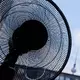 Ventilatoren sind derzeit besonders stark nachgefragt. - Bild: Annette Riedl/dpa/dpa-tmn