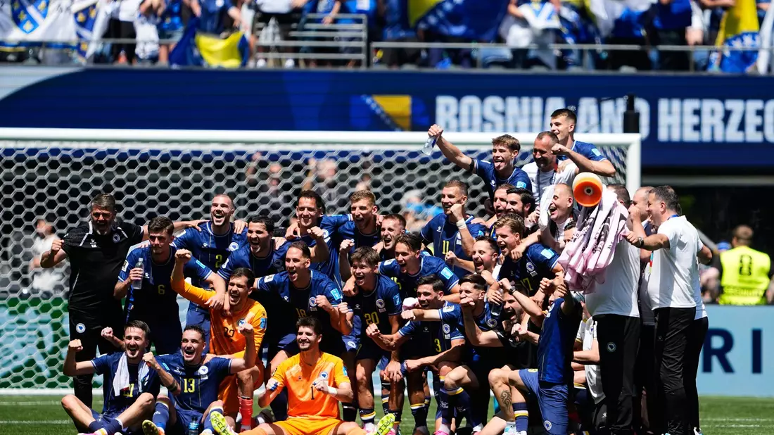 Bosnien-Herzegowina darf bei der WM auch im Sechzehntelfinale antreten. - Bild: Lindsey Wasson/AP/dpa