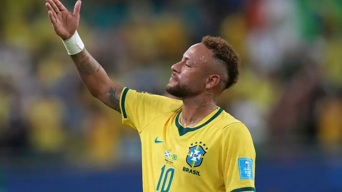Neymar jubelt nach Brasiliens Sieg gegen Schottland. - Bild: Lynne Sladky/AP/dpa