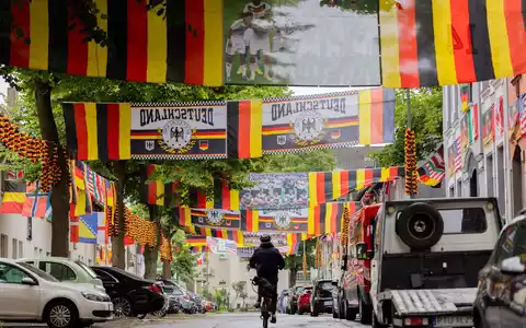 Viele Fans wären sicherlich froh, wenn Deutschland das nächste Spiel «ziehen» würde. (Illustration) - Foto: Rolf Vennenbernd/dpa
