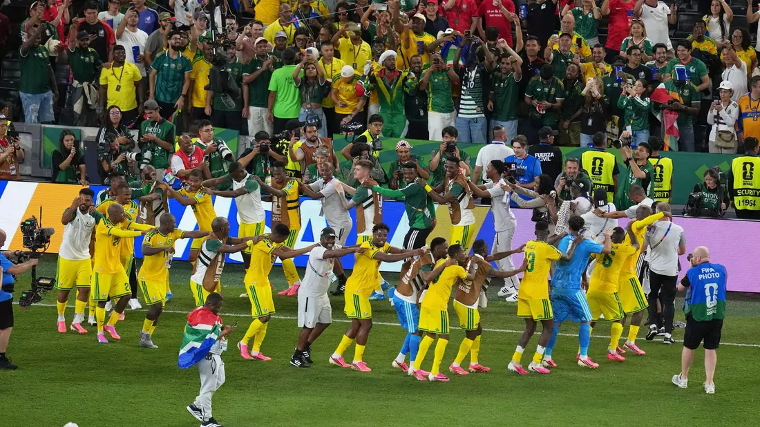 Südafrika steht erstmals in der K.-o.-Phase einer Fußball-WM. - Bild: Dolores Ochoa/AP/dpa