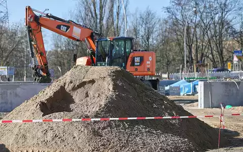 Bagger auf Baustelle (Archiv) - Foto: via dts Nachrichtenagentur