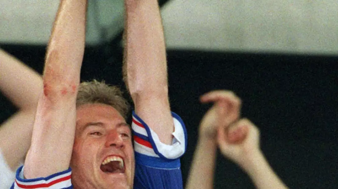 Didier Deschamps krönte sich mit Frankreich 1998 durch ein 3:0 gegen Brasilien zum Weltmeister (Archivbild) - Bild: Achim Scheidemann/dpa