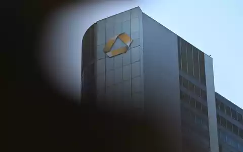 Die Commerzbank wehrt sich gegen eine Übernahme durch die Unicredit. (Archivbild) - Foto: Michael Brandt/dpa